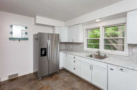 3020 30th Street, Des Moines, IA 50310