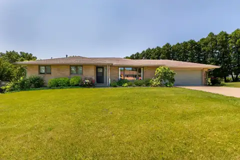 10504 Cedar Point, Dubuque, IA 52003