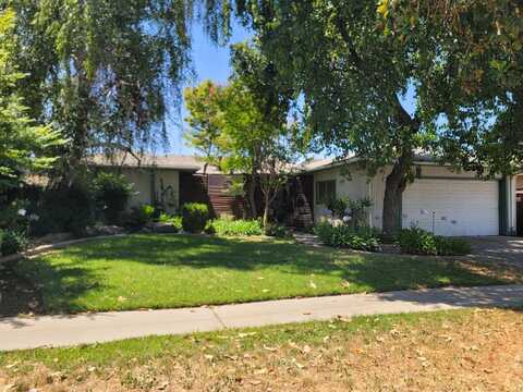 1621 Holland Avenue W, Fresno, CA 93705