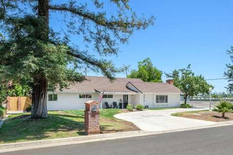 5610 Arthur Avenue N, Fresno, CA 93711