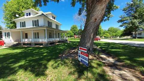 310 1st Ave. SE, Badger, IA 50516