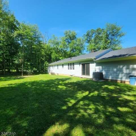 14 Berkshire Dr, Warren, NJ 07059