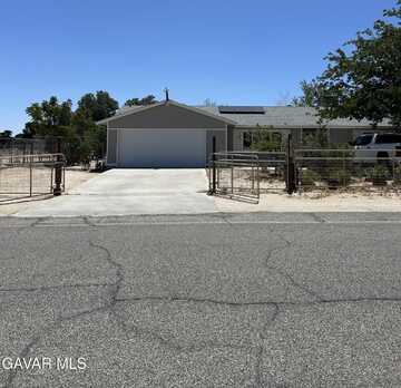 40140 Ridgemist Street, Lake Los Angeles, CA 93591