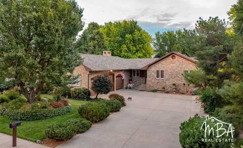 1714 E Crestway Drive, Garden City, KS 67846