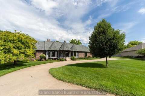 1610 Parkview Drive, Grand Island, NE 68801