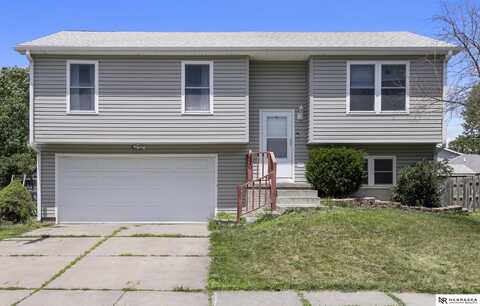 910 Donnie Lane, Lincoln, NE 68522