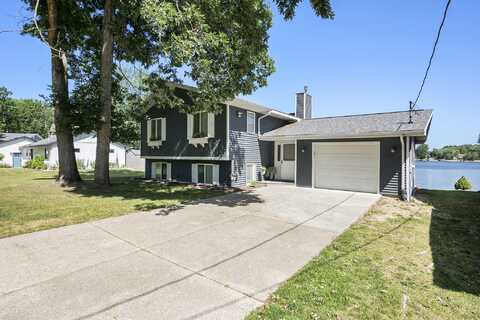 10520 Maple Crossing, Canadian Lakes, MI 49346