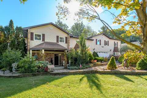 7702 N Gleneagle Drive, Kalamazoo, MI 49048