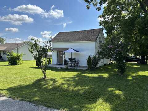 1104 N Oak Street, Buffalo, MO 65622