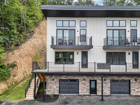 3141 Teaster Lane, Pigeon Forge, TN 37863