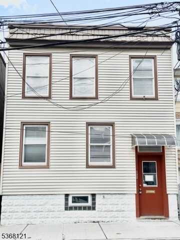 122 Cross St, Harrison Town, NJ 07029