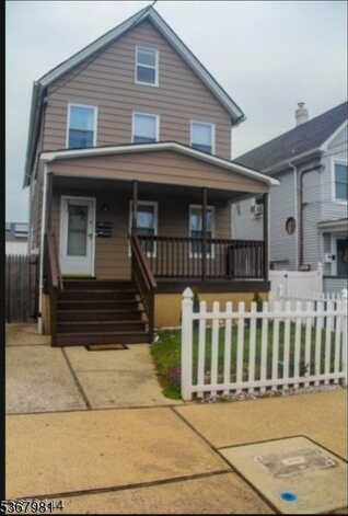 165 Emerson St, Carteret, NJ 07008