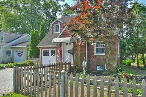 36 Grove St, Waldwick, NJ 07463