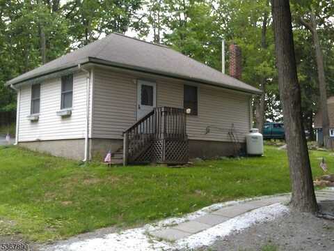 2 Durban Ct, Hopatcong, NJ 07843