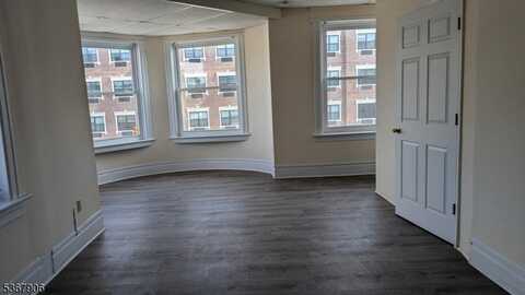 1 W Westfield Ave, Roselle Park, NJ 07204