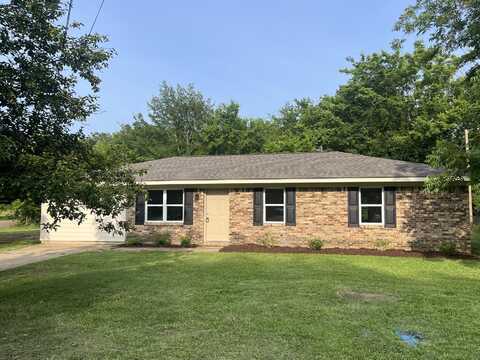 318 Progress St, West Point, MS 39773