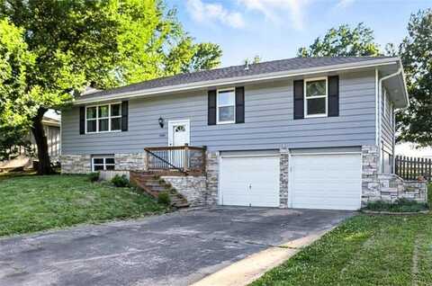 1204 SE Oak Ridge Drive, Oak Grove, MO 64075