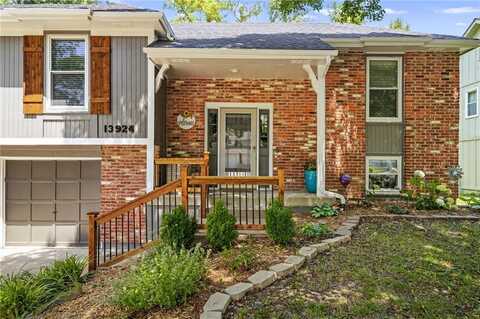 13924 S Summertree Lane, Olathe, KS 66062