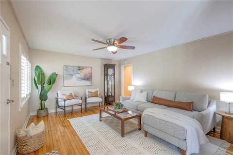 115 NE Green Street, Lees Summit, MO 64063