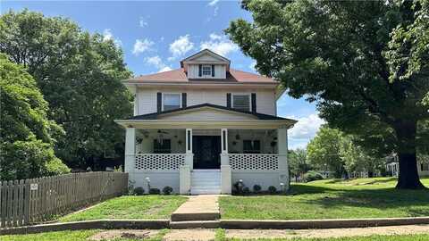 309 College Street, Paola, KS 66071
