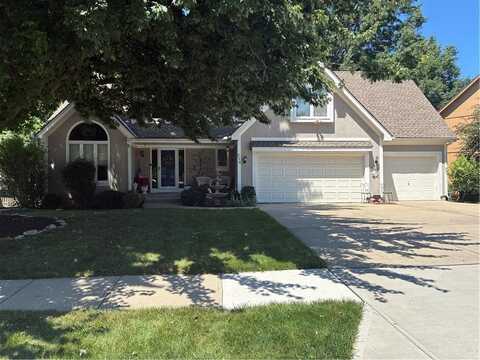 214 SE Windsboro Court, Lees Summit, MO 64063