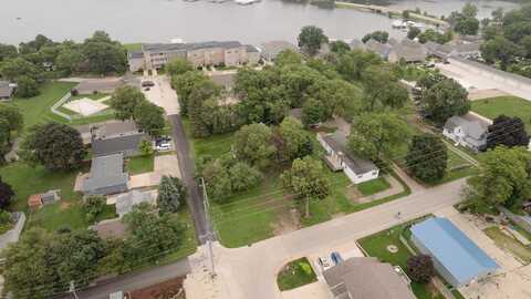 306 Iowa Street, Arnolds Park, IA 51331
