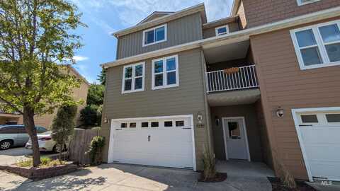 1351 Bristol Rd, Moscow, ID 83843
