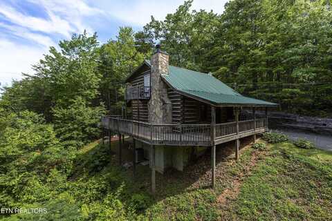 2526 N School House Gap Rd, Sevierville, TN 37876