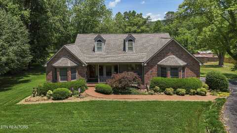 302 Lake St, Harriman, TN 37748