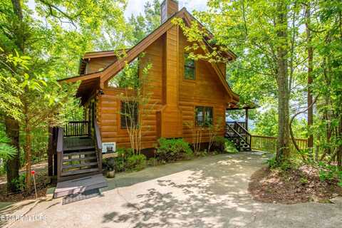 813 Lloyd Huskey Rd, Pigeon Forge, TN 37863