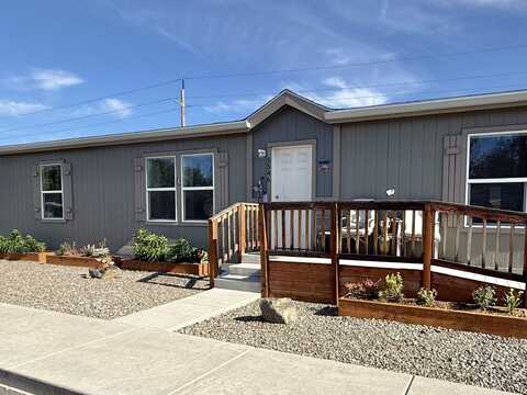 5546 Winterfield Way, Klamath Falls, OR 97603