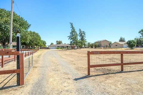 35580 John Albert Drive, Madera, CA 93636