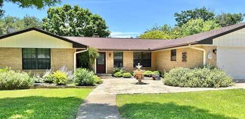 106 W Westwood Lane, Kerrville, TX 78028