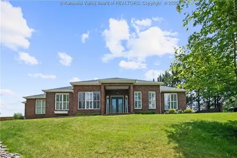 62 STONERIDGE Drive, Hurricane, WV 25526