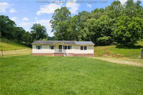 632 Trace Creek Road, Hamlin, WV 25523
