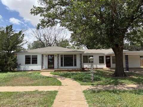 635 S 18th Street, Slaton, TX 79364