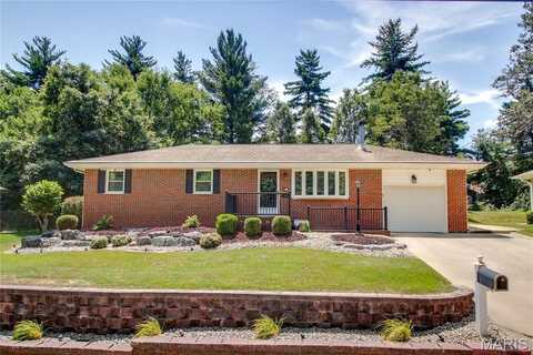 2421 Woodcrest Drive, Alton, IL 62002