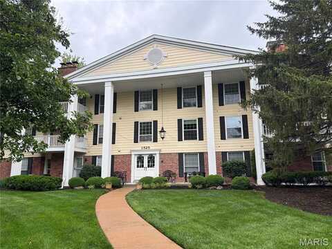 1525 Hampton Hall Drive, Chesterfield, MO 63017