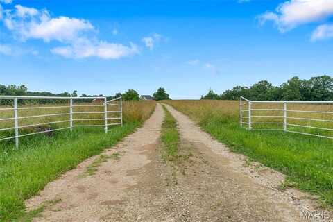 8451 Red Oak Rd., Gerald, MO 63037