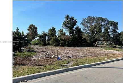 875 JOE LOUIS AVE, Pahokee, FL 33476