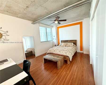690 SW 1st Ct, Miami, FL 33130