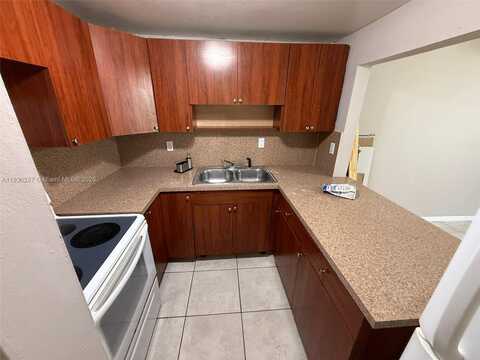 10090 NW 80th Ct, Hialeah Gardens, FL 33016