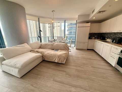 45 SW 9th St, Miami, FL 33130