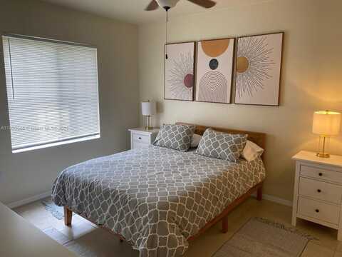 6475 Emerald Dunes Dr, West Palm Beach, FL 33411