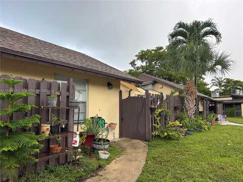 124 Fox Rd, Hollywood, FL 33024