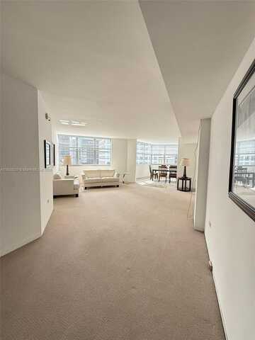 825 Brickell Bay Dr, Miami, FL 33131