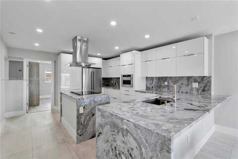 2115 NE 37th Dr, Fort Lauderdale, FL 33308