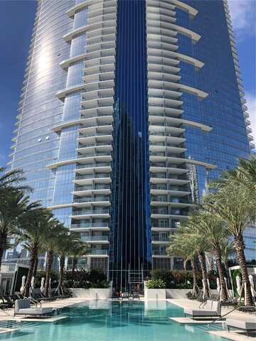 851 NE 1st Ave, Miami, FL 33132