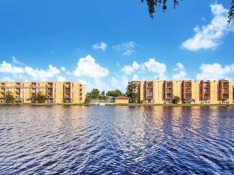 4717 NW 7th St, Miami, FL 33126