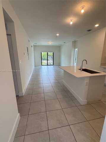 8001 NW 41st St, Doral, FL 33166